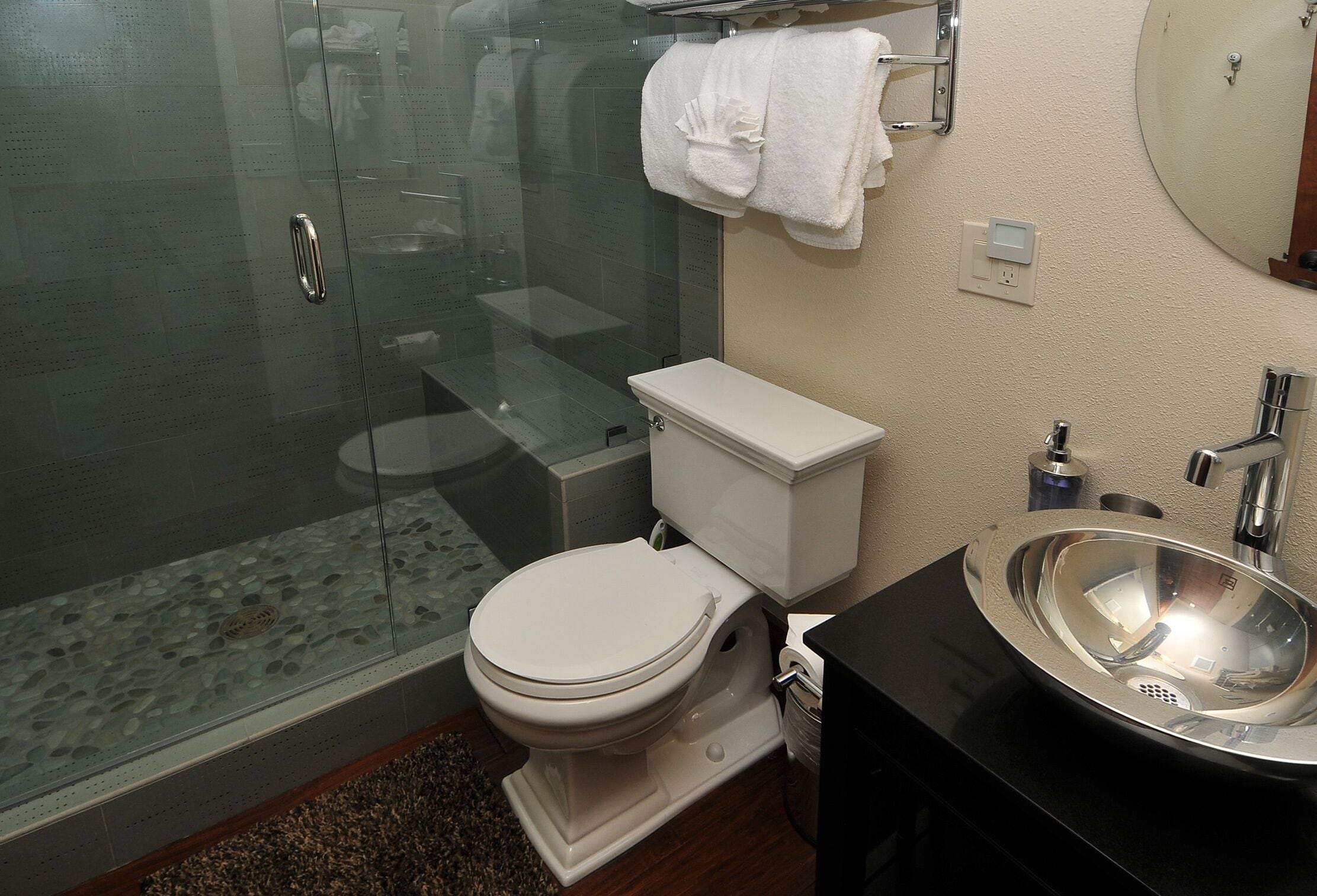 Condo, 2 Bedrooms | Bathroom | Hair dryer, towels, shampoo