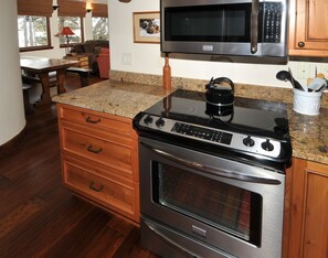 Condo, 2 Bedrooms | Private kitchen