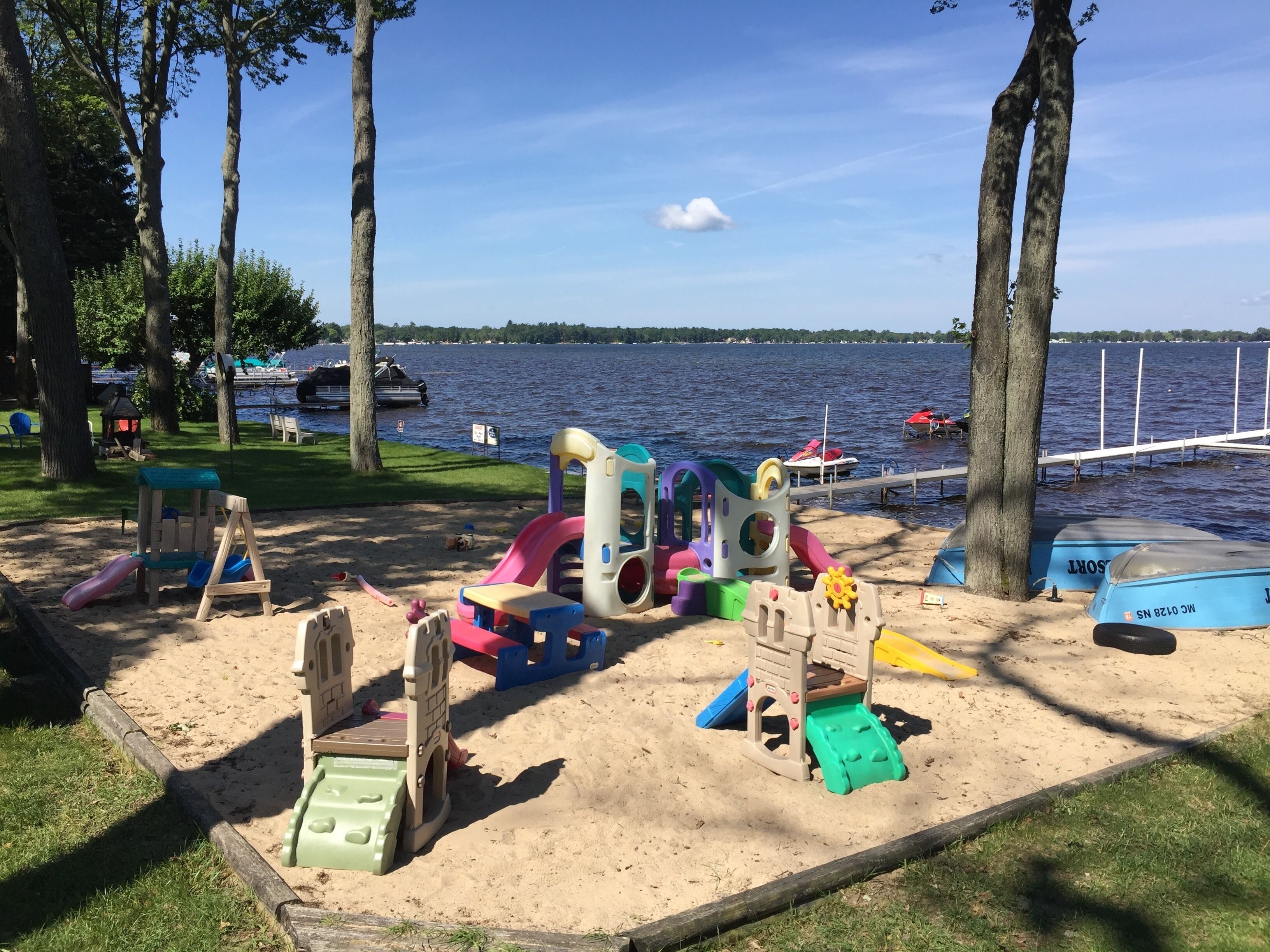 Cedar Oaks Lakeside Resort - Houghton Lake - Formally Ohana / Riviera Resort.
