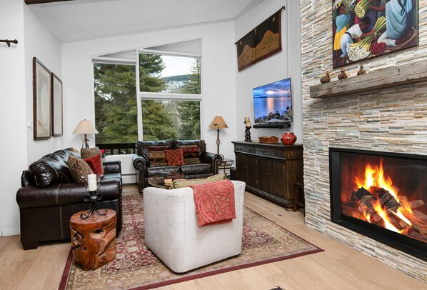 Condo, 2 Bedrooms | Living area