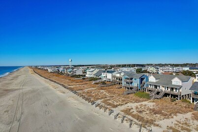 'Happy East" Oceanfront Duplex, 3 Bedrooms / 2 Bathrooms