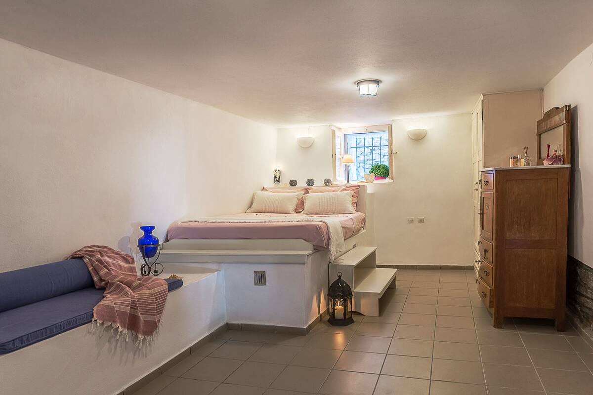 Departamento superior | 1 habitación, tabla de planchar con plancha, wifi gratis y ropa de cama