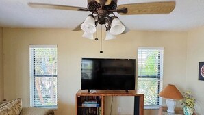 Apartment, 2 Bedrooms | Living area