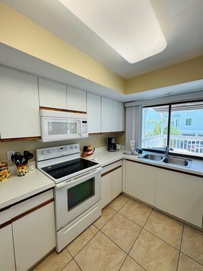 Departamento, 2 habitaciones | Cocina privada | Cafetera y tetera 