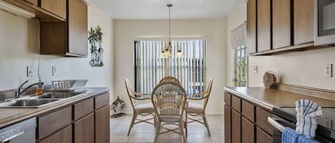 Condo, 2 Bedrooms | Private kitchen