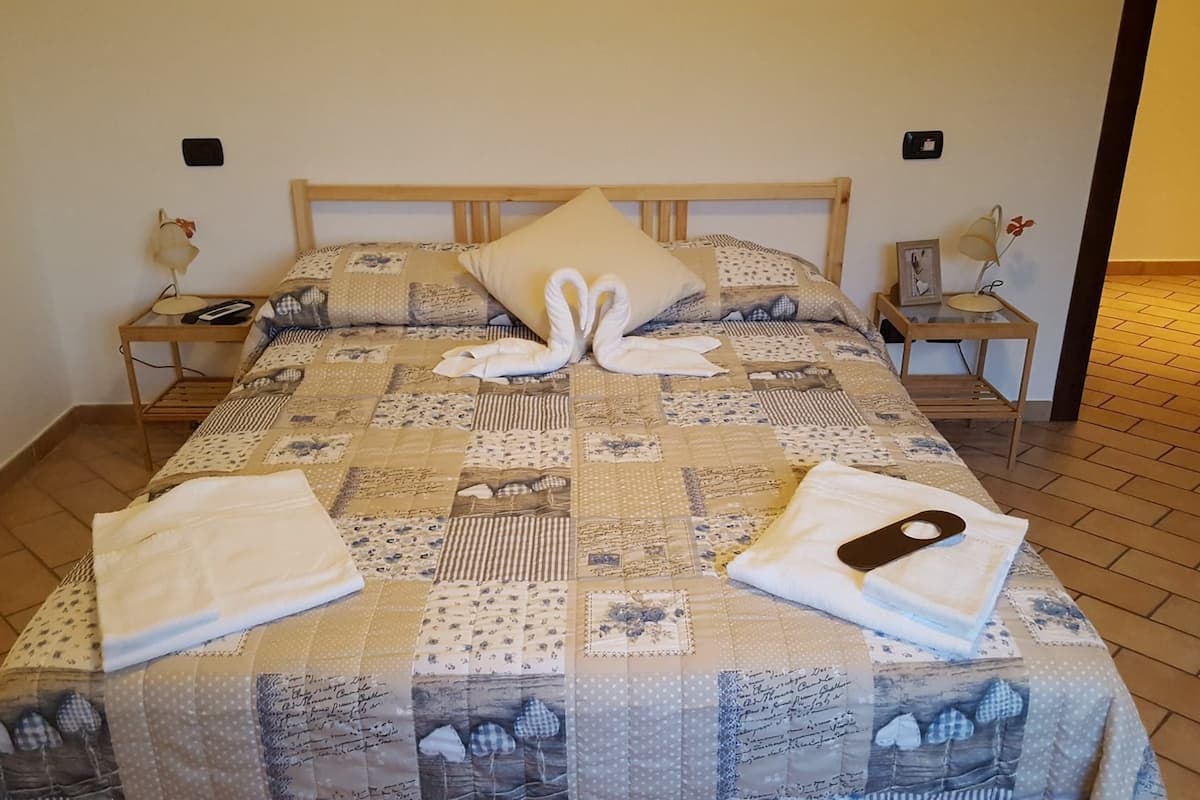 Grand Apartment, 1 Bedroom, Garden View | Free WiFi, bed sheets