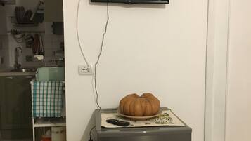 Kühlschrank, Ofen, Herdplatte, Wasserkocher