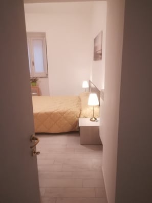 2 bedrooms, desk, iron/ironing board