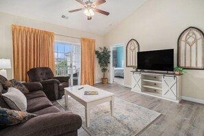 Condo, 2 Bedrooms | Living area