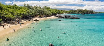 WAIALEA BAY!  Pasos hacia la playa de arena