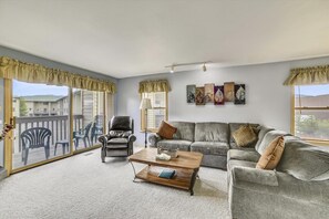 Stadtwohnung, 2 Schlafzimmer | Wohnzimmer | Fernseher, Kamin