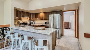 Appart'hôtel, 2 chambres | Cuisine privée