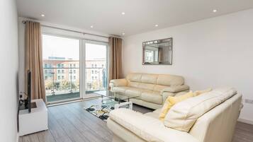 Apartment, 2 Bedrooms | Living room