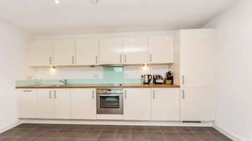 Apartment, 2 Bedrooms | Private kitchenette