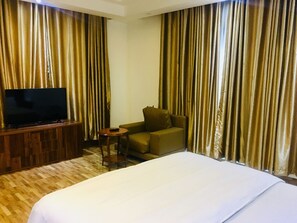 In-room safe, desk, laptop workspace, blackout drapes - Peninsula Hotel & Towers (Lekki)