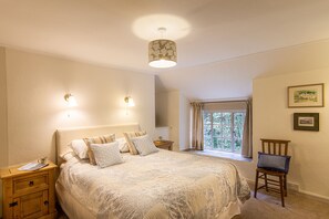 2 bedrooms, iron/ironing board, WiFi, bed sheets - Cuckoo Tor, Lanteglos, woodland & coastline nearby (Lanteglos)