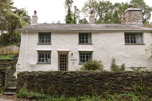 Exterior - Cuckoo Tor, Lanteglos, woodland & coastline nearby (Lanteglos)