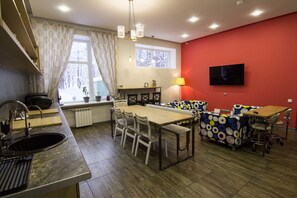In-room safe, blackout curtains, soundproofing, iron/ironing board - YagelHostel (Murmansk)