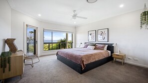 5 bedrooms, iron/ironing board, Internet, bed sheets
