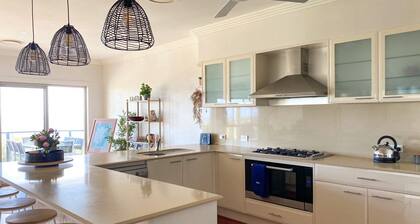 Gone Coastal by HolidayCo.