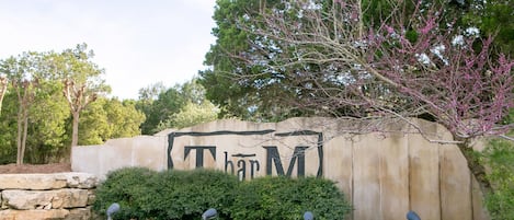 Condo, 2 Bedrooms | Property grounds