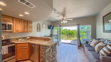 Condo, 1 Bedroom | Private kitchen | Fridge, oven, coffee/tea maker, toaster