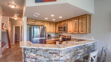 Condo, 1 Bedroom | Private kitchen | Fridge, oven, coffee/tea maker, toaster