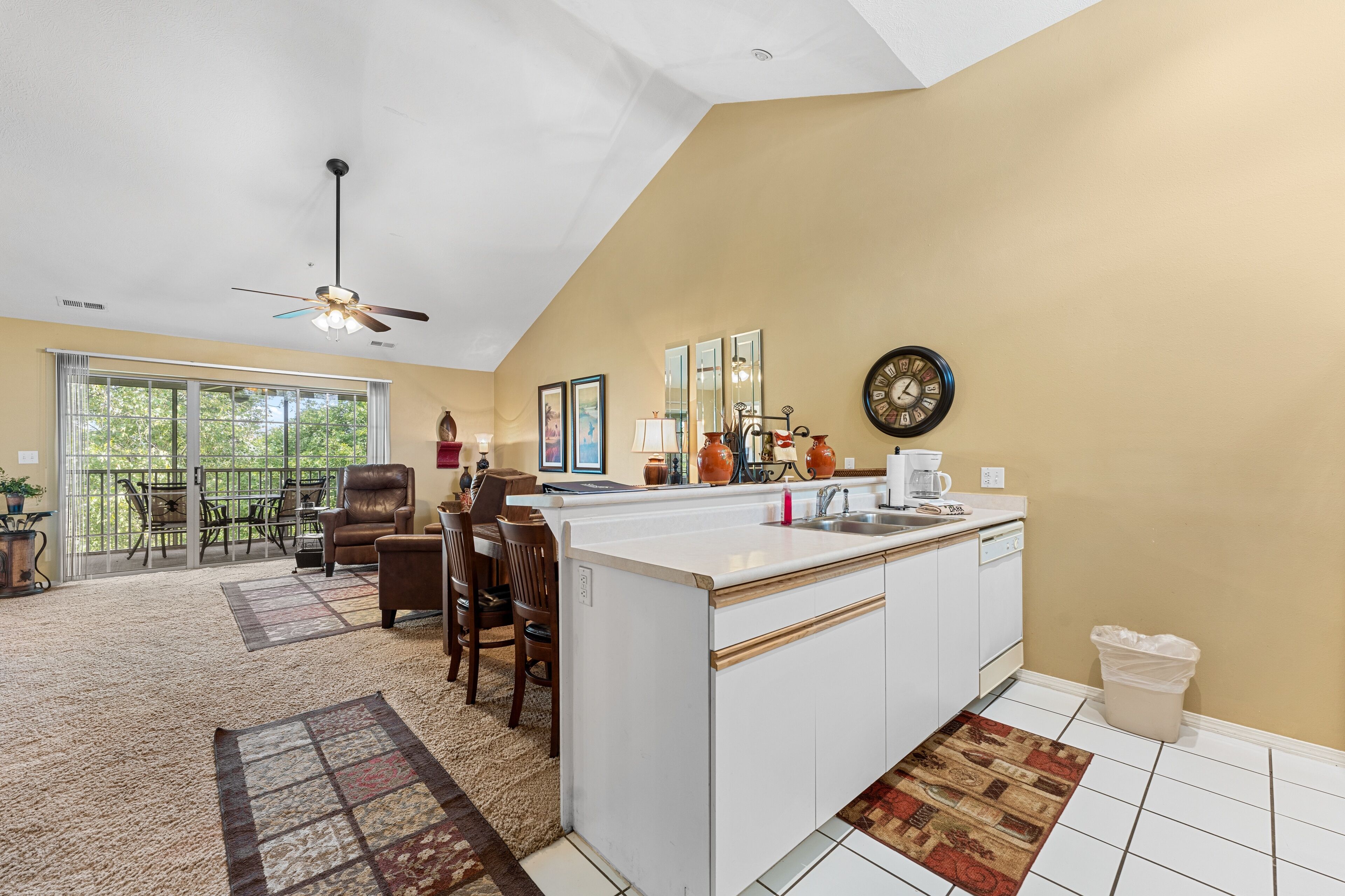 Condo, 2 Bedrooms | Dining