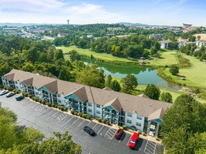 Condo, 2 Bedrooms | Property grounds