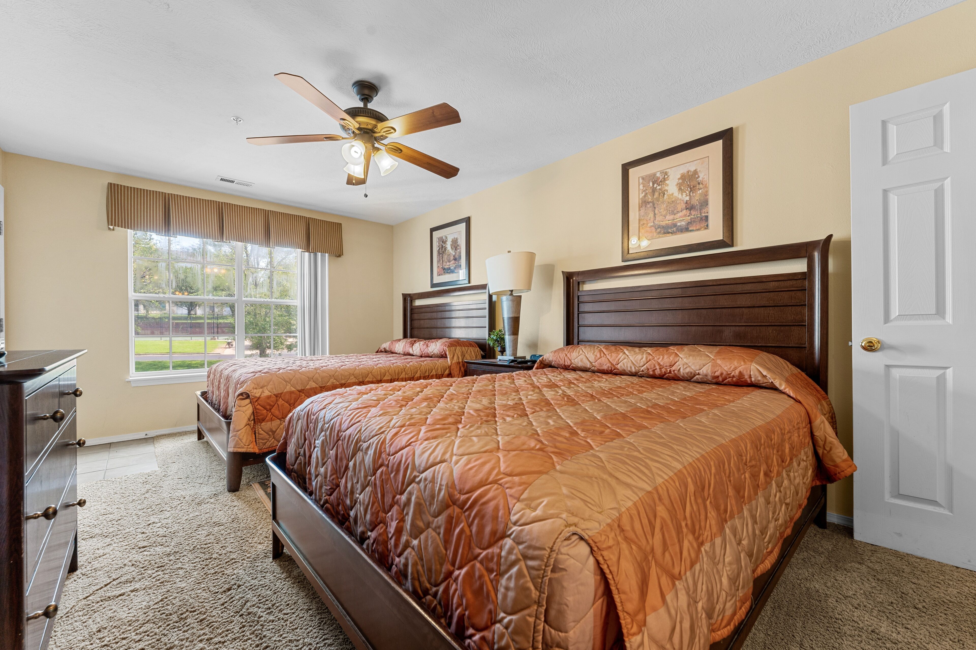 2 bedrooms, iron/ironing board, free WiFi