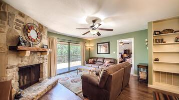 Condo, 2 Bedrooms | Living area