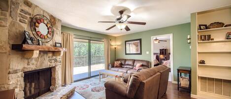 Condo, 2 Bedrooms | Living area