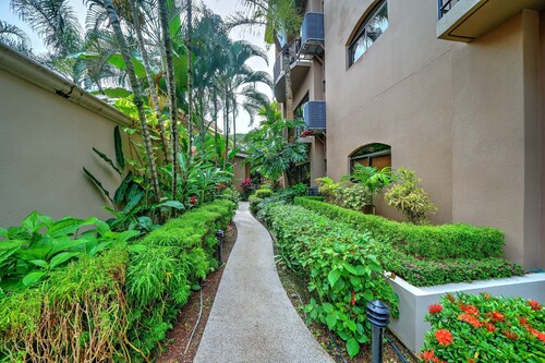 Luxus-Eigentumswohnung einen Block entfernt von Jaco Beach mit zwei Pools