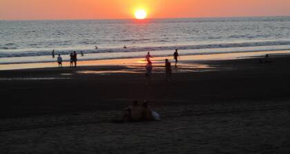 Luxus-Eigentumswohnung einen Block entfernt von Jaco Beach mit zwei Pools