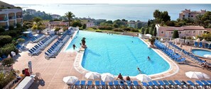 Pool - 2-room apartment with terrace 800 meters from the beaches (CANNES)