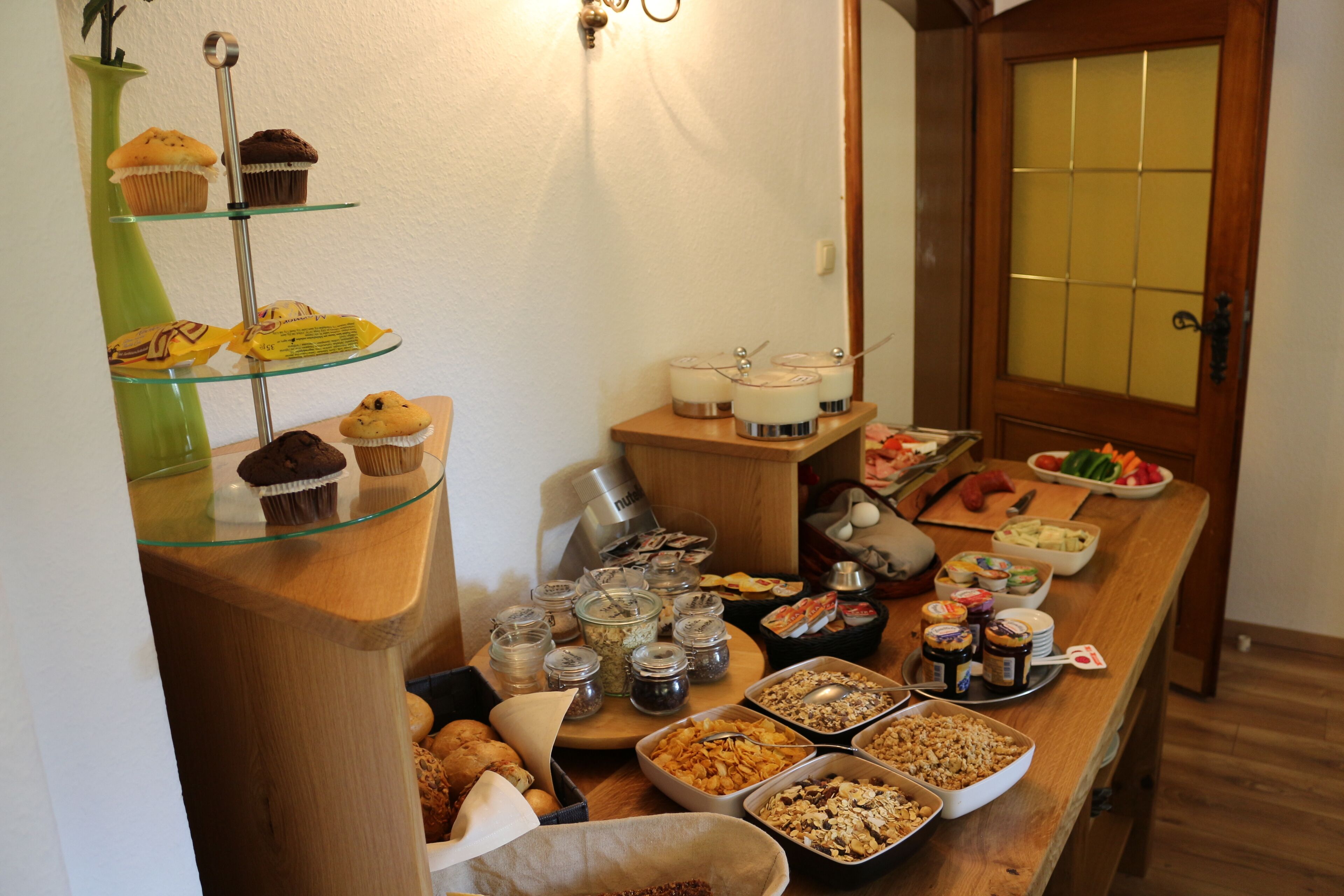 Tägliches Frühstücksbuffet gegen Gebühr