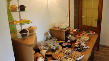 Tägliches Frühstücksbuffet gegen Gebühr