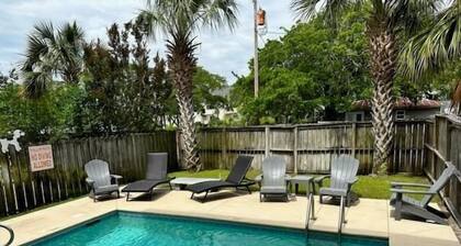Summer's Den 5 Bedroom Home by RedAwning