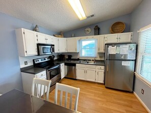 House, 2 Bedrooms | Private kitchen | Fridge, microwave, oven, dishwasher