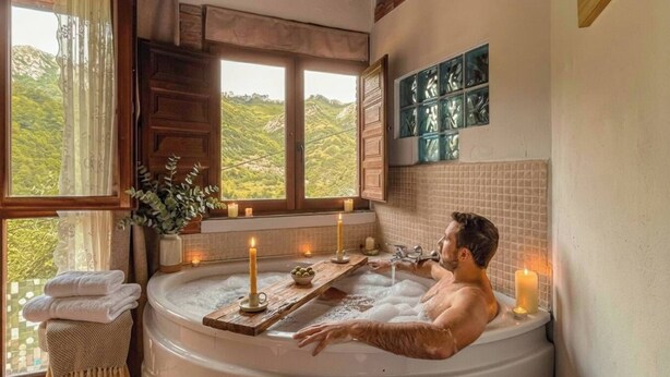 Spa - Romantic place with Jacuzzi, fantastics mountain Views And Fireplace (Asturias)