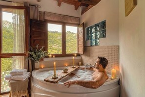Spa - Romantic place with Jacuzzi, fantastics mountain Views And Fireplace (Asturias)