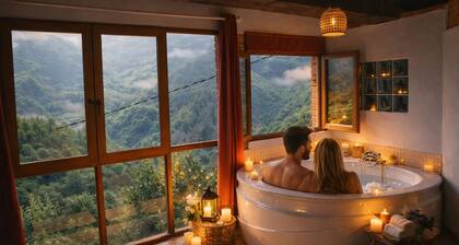 Romanttinen paikka porealtaalla, fantastics vuoristossa Views ja takka