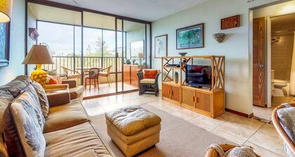 Waterfront condo w / uima-allas ja yksityiset lanai- askeleet kauppoihin ja ravintoloihin!