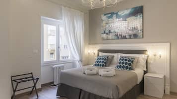 Roupas de cama premium, frigobar, cofres nos quartos