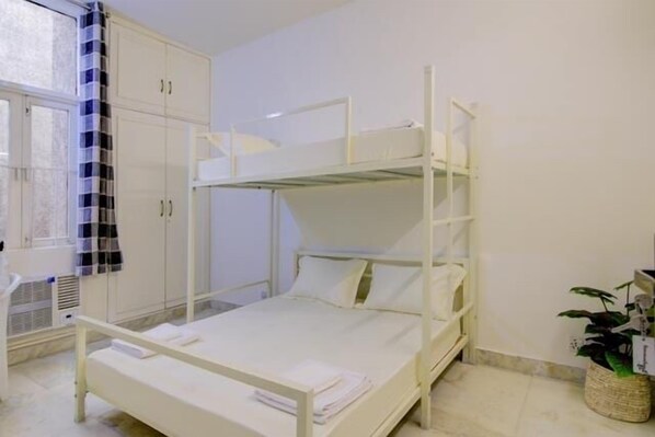 ห้องพักรวม, 3 ห้องนอน, ปลอดบุหรี่ | Wi-Fi ฟรี, ผ้าปูที่นอน