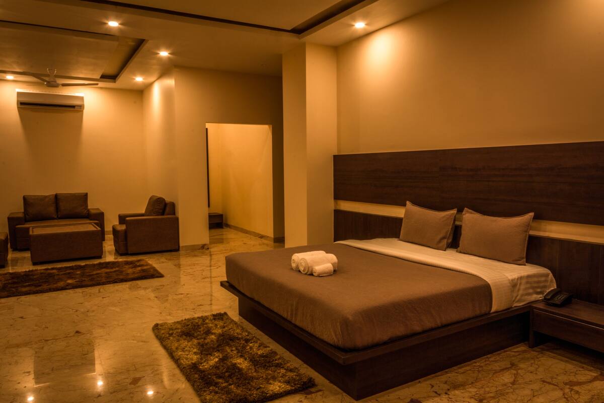 Luxury Suite | Egyptian cotton sheets, premium bedding, iron/ironing board