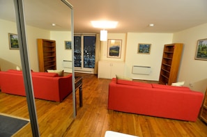 1 Bed Studio Apartment | Living room