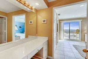 Condo, 2 Bedrooms | Interior