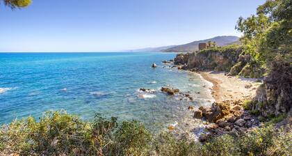 White House "Rais" apartment in villa on the sea near Cefalu '