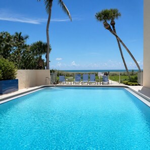 A heated pool - Arbomar 302 Gulf Front 2 BR by FVC (Longboat Key)